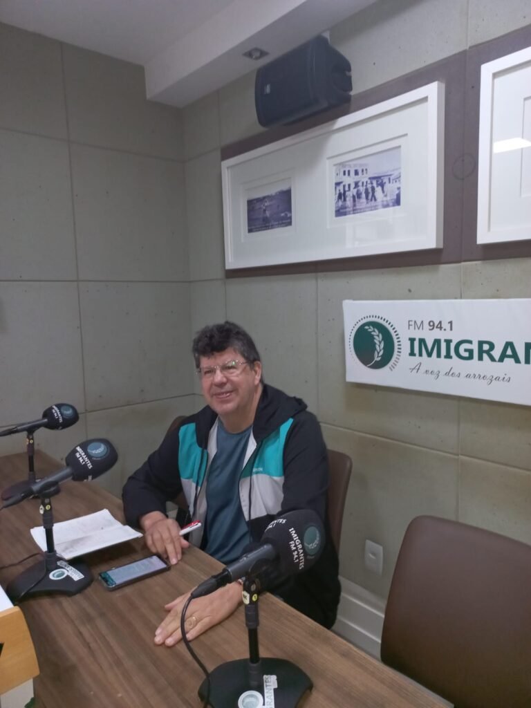 Fiéis se reúnem para reza da coroa de Frei Egídio