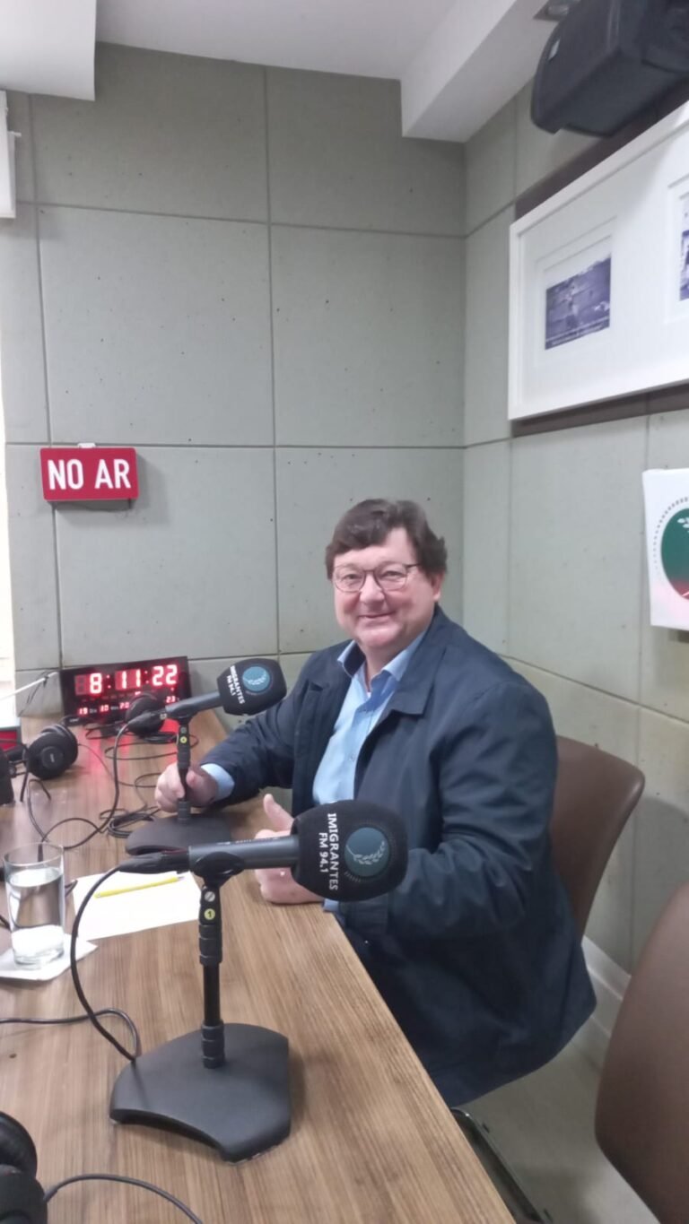 Prefeito de Turvo responde perguntas dos ouvintes ao vivo